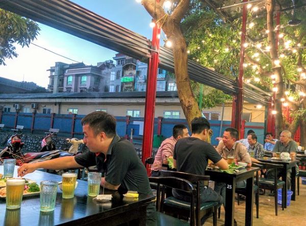 Kinh nghiệm mở quán bia hơi chi tiết từ A đến Z cho người mới