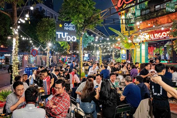 Chi phí mặt bằng và cơ sở vật chất