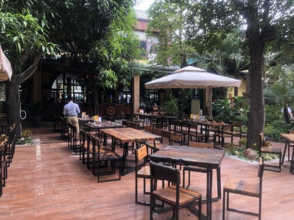 Không gian mộc mạc mang đến cảm giác thư giãn cho khách