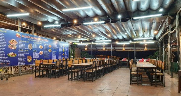 Nội thất inox sáng bóng tạo cảm giác hiện đại trẻ trung