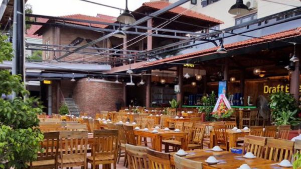 Mái che, phòng VIP và tiện ích phụ trợ