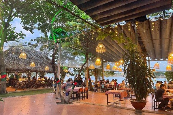 Thiết kế quán nhậu sân vườn có đặc điểm gì?