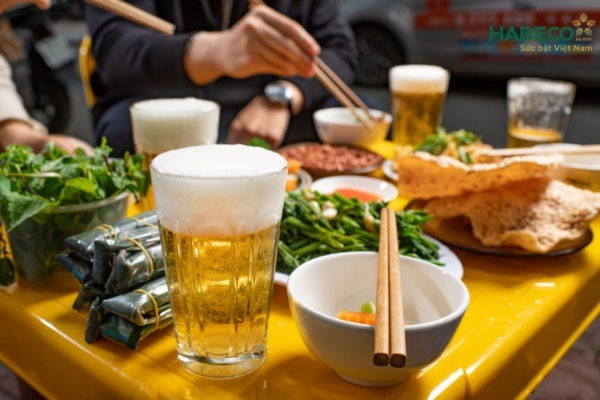 Vì sao các quán bia Mỹ Đình thu hút đông đảo khách hàng