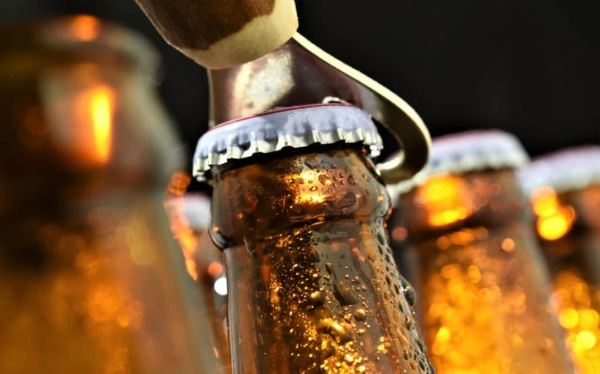 Những ai không nên uống bia không cồn?