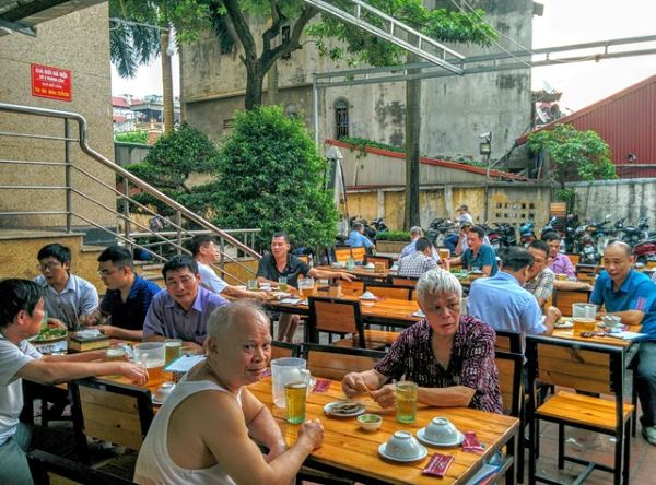 Những sai lầm cần tránh khi mở quán bia tại Hoàng Cầu